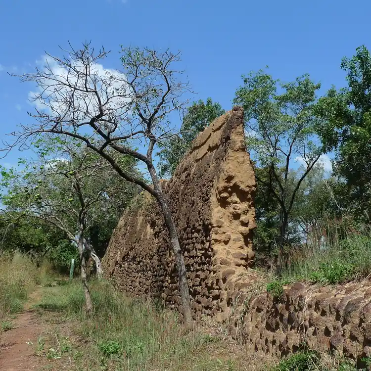 Loropéni, ruines en pierre millénaires, patrimoine mondial UNESCO, héritage historique burkinabè